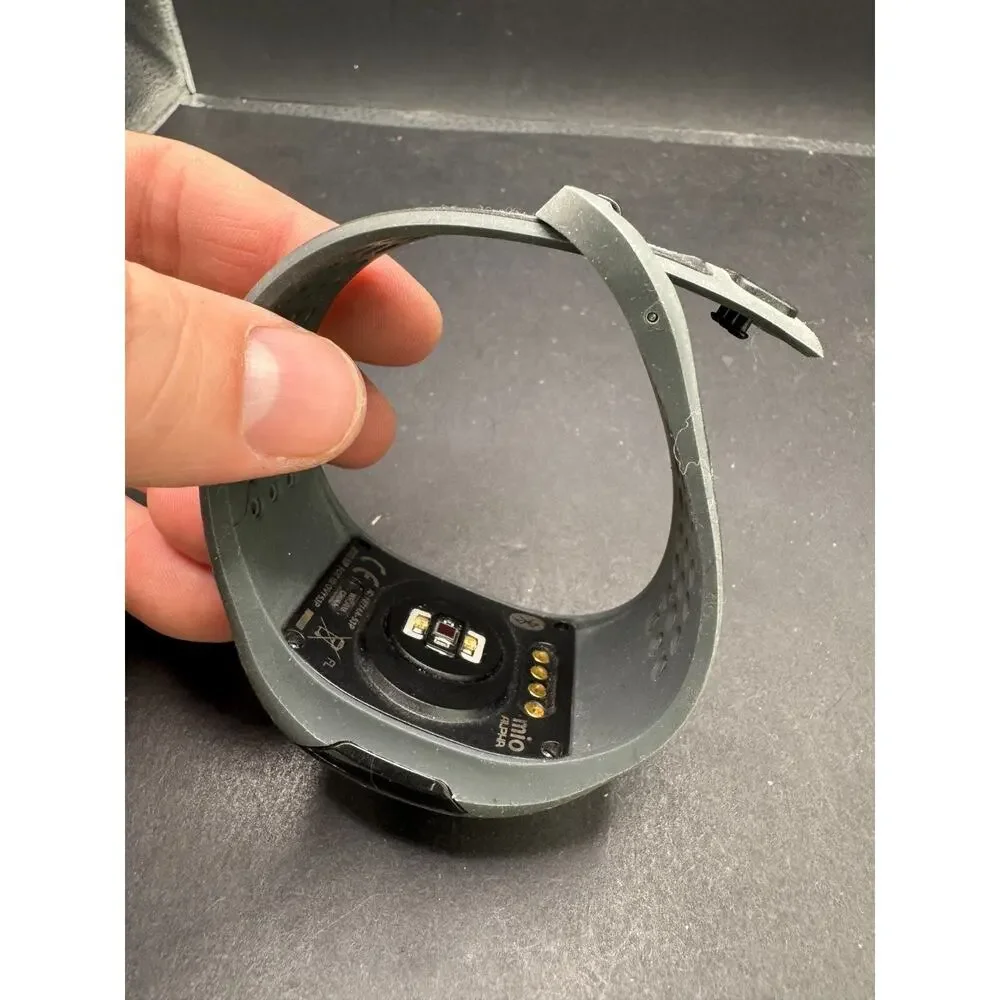 Mio Alpha Heart Monitor Fitness Tracker Model 53P Gray Strap Not Working